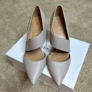 Calvin Klien nude pumps with gold accent on the back // great condition /size 10